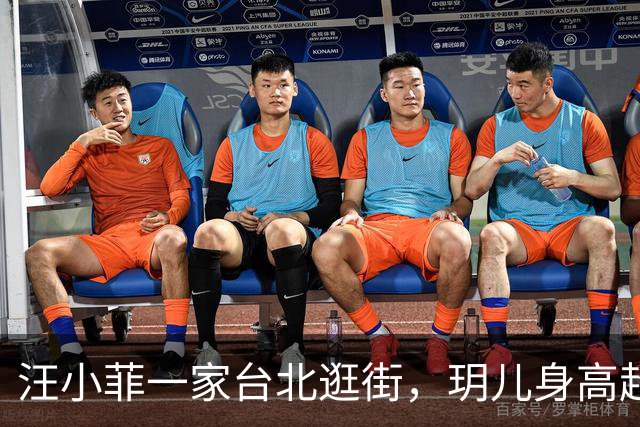 汪小菲一家台北逛街，玥儿身高超筱梅，汪宝坐在姥姥怀里乖巧可爱